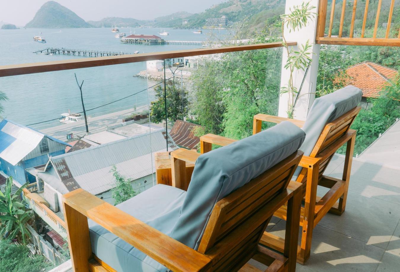 Hotel Escape Bajo Labuan Bajo Exterior foto